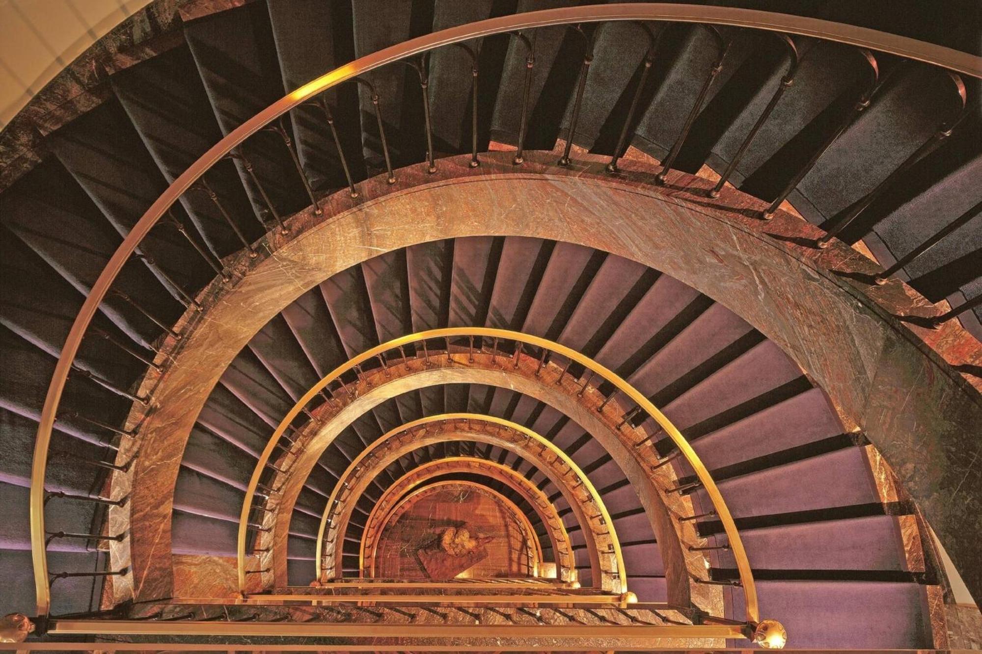Hotel Elephant Weimar, Autograph Collection Zewnętrze zdjęcie Spiral staircase