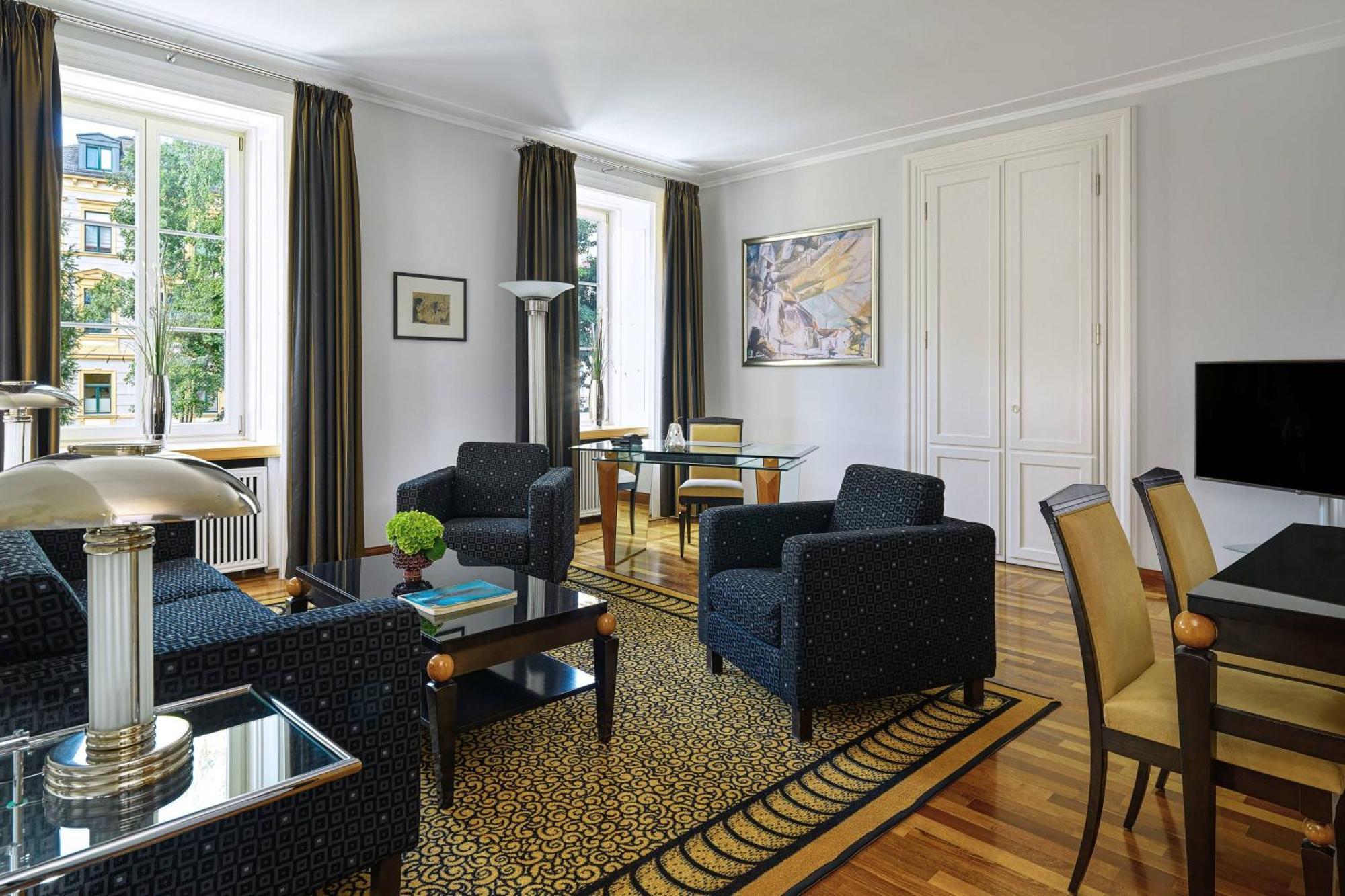 Hotel Elephant Weimar, Autograph Collection Zewnętrze zdjęcie A suite at the Hotel de Crillon