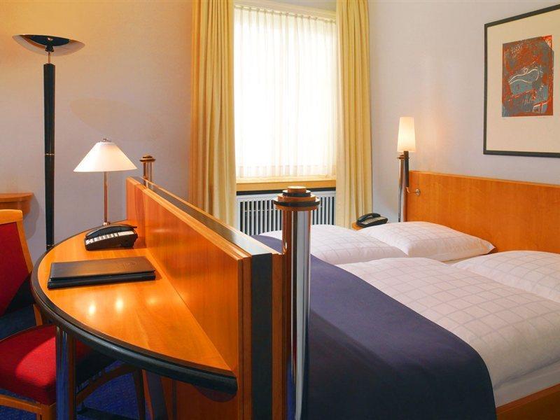 Hotel Elephant Weimar, Autograph Collection Zewnętrze zdjęcie A typical room at a hotel