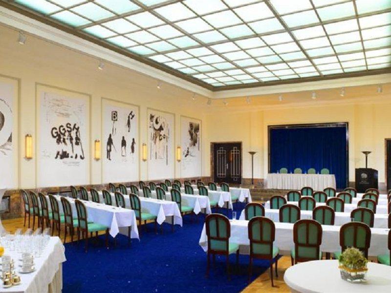 Hotel Elephant Weimar, Autograph Collection Zewnętrze zdjęcie The interior of the German Historical Museum